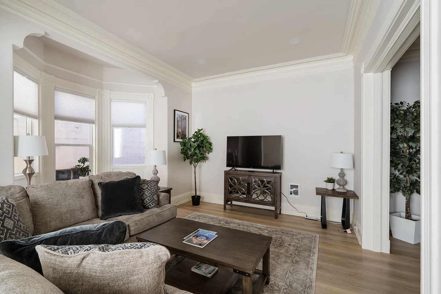2 bed, 1.0 bath, 1668 sqft, $4,315 — Photo 2