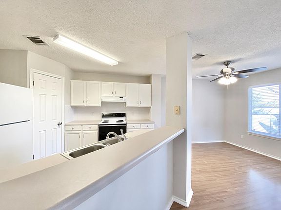 3rd image of 2004 Barnett Dr