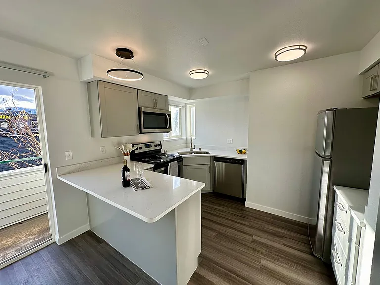 1712 Boylston Ave — Photo 1
