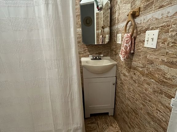 5th image of 129 Atlantic Ave #2R