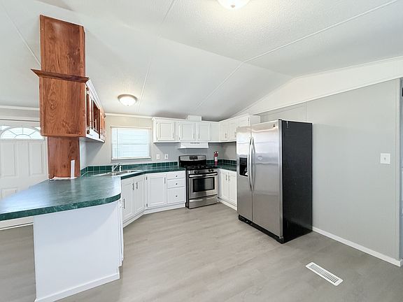 3rd image of 1932 E 47th St S Lot 89