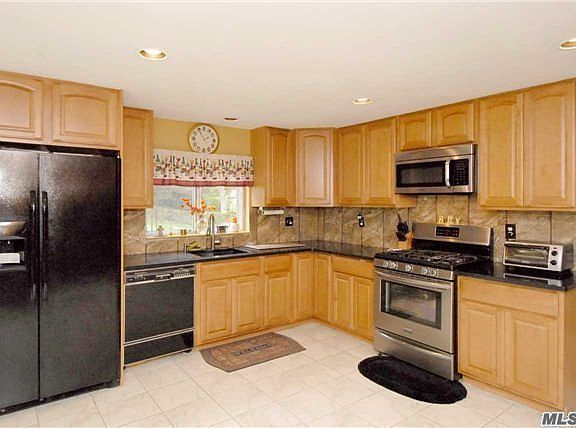 3rd image of 5 Midvale Ct