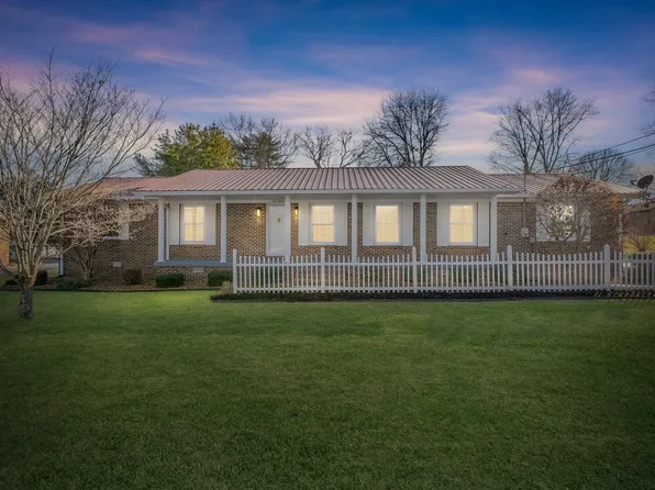 215 Hill St, Estill Springs, TN 37330