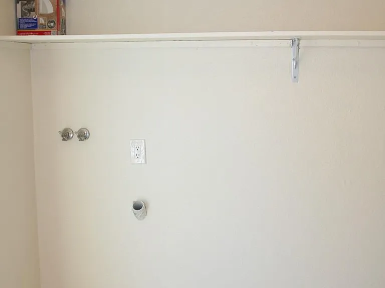 225 SW Kalmia St #A — Photo 9