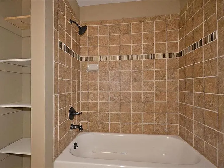 6130 NE Vivion Rd — Photo 13