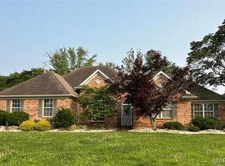 2 Pebble Hill Dr, Belleville, IL 62223