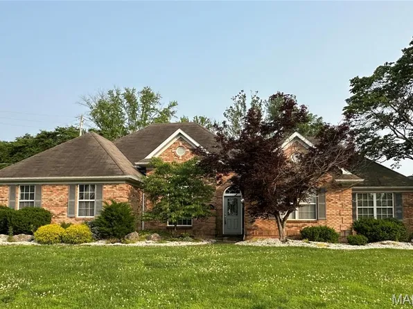 2 Pebble Hill Dr, Belleville, IL 62223