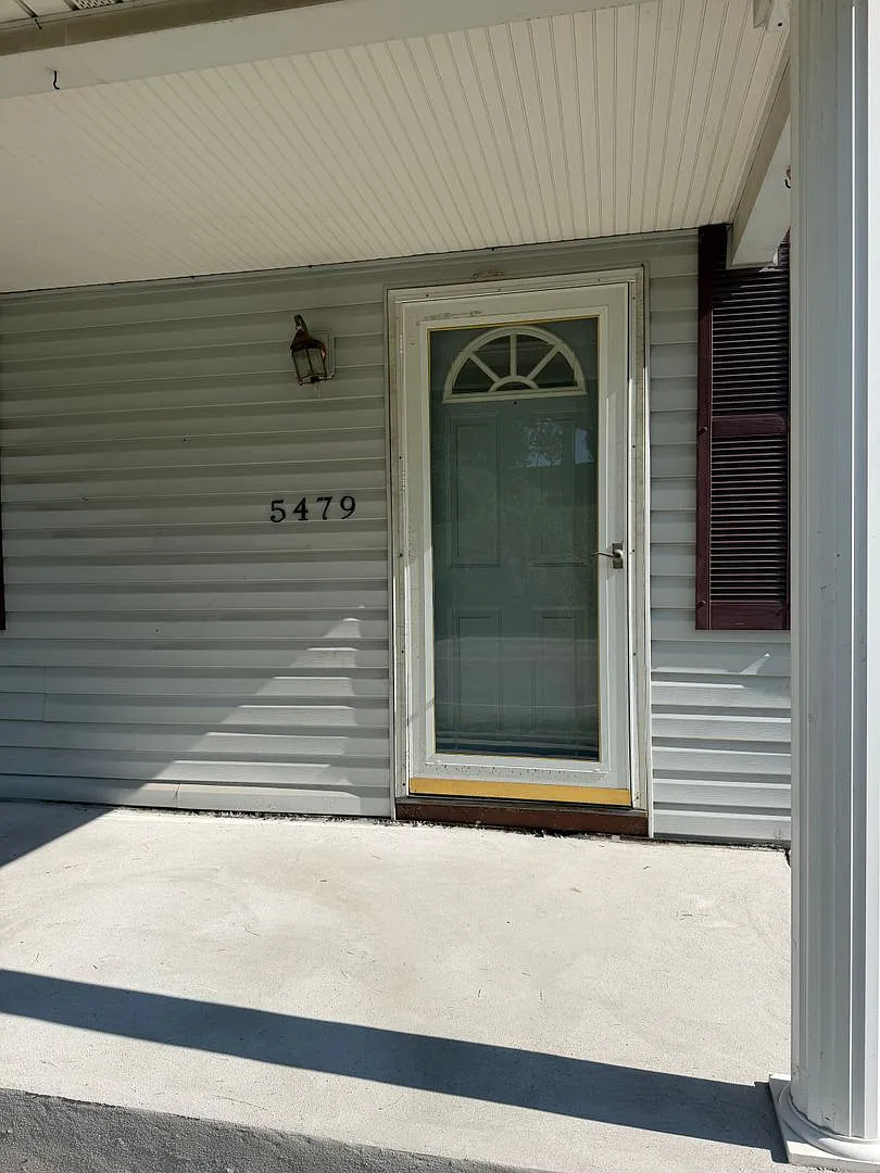 3 Bedroom Home in Spring Grove Schools! — Photo 2