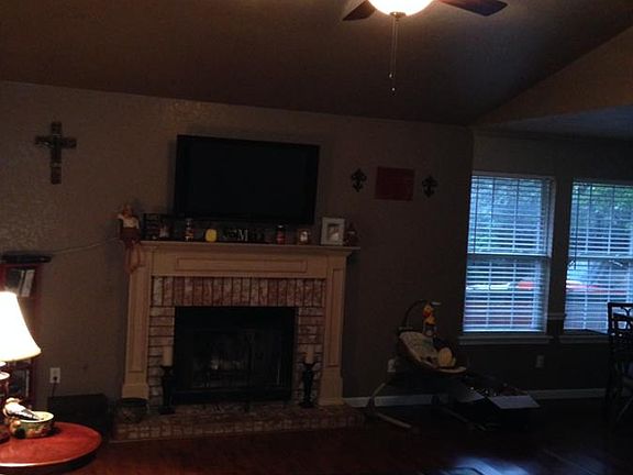 5th image of 810 W 23rd St N