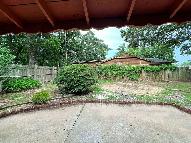 2700 N Wheeler Ave — Photo 11