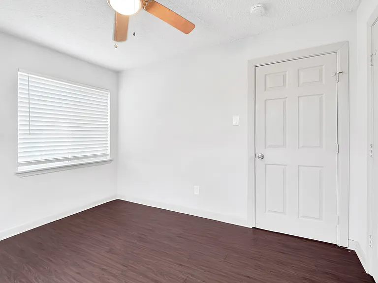 2503 Delano St — Photo 9