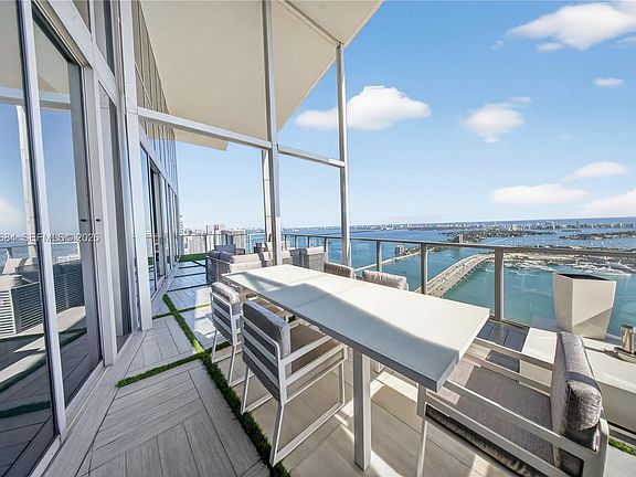 3rd image of 1100 Biscayne Blvd Unit 5306
