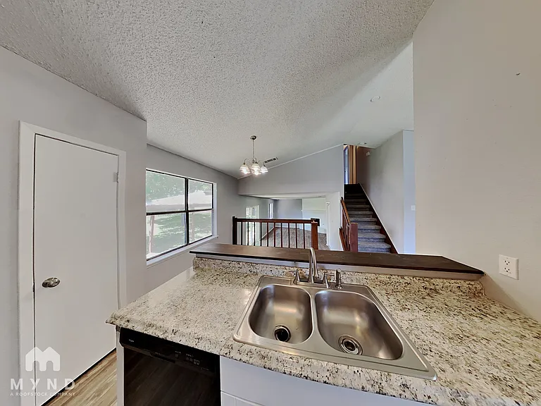 4714 Crested Rock Dr — Photo 7