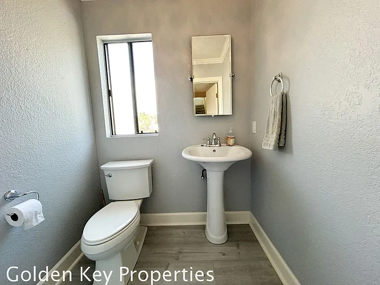 2372 Altisma Way #B — Photo 14