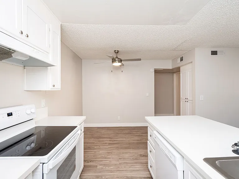 The Elms Apartments at 28th St — Photo 41