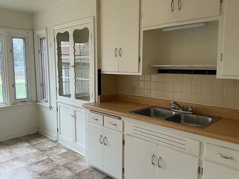 8805 W Center St — Photo 6