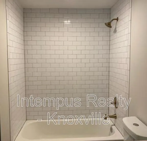 1320 Chestnut St — Photo 15