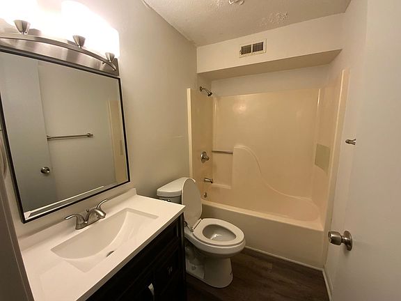 3rd image of 507 Columbia Dr APT L