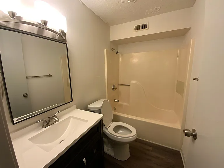 507 Columbia Dr #L — Photo 3