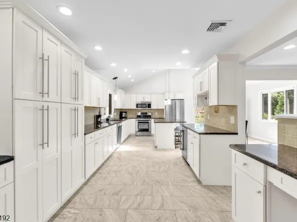 4-25 Boyd Ave, Fair Lawn Boro, NJ 07410