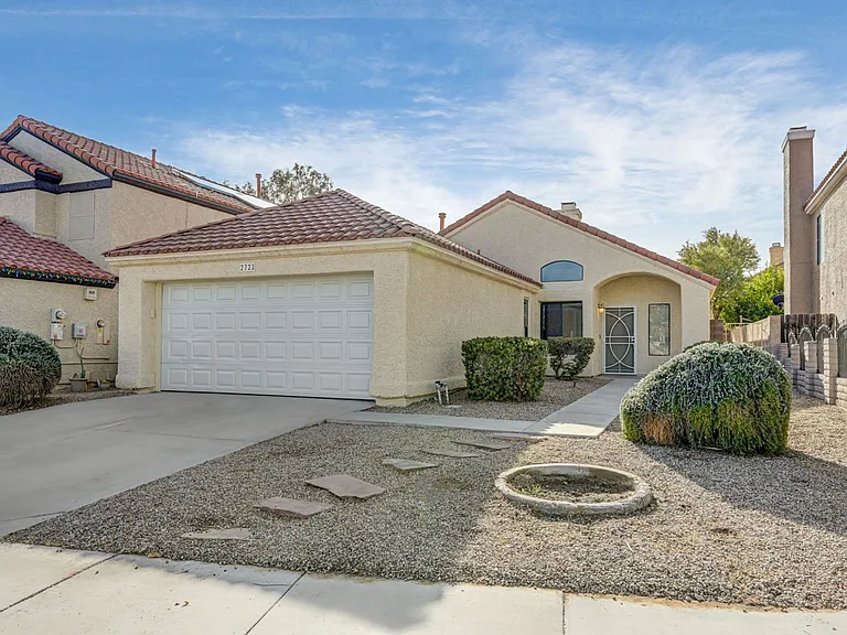 2723 Lovington Dr — Photo 1