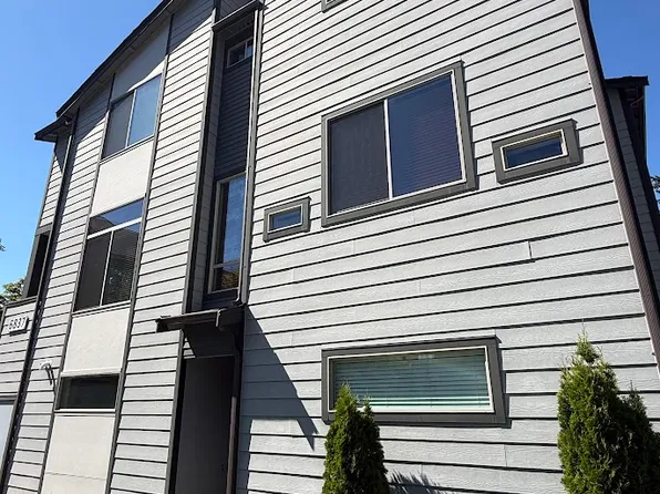 6837 NE 170th St Unit 104, Kenmore, WA 98028