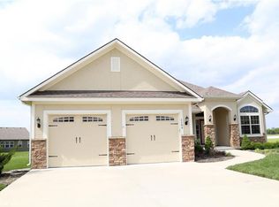 1104 SW 13th St, Oak Grove, MO 64075