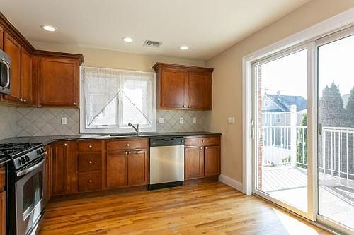 3rd image of 87 Wickes Ave