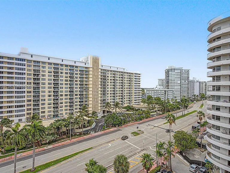 5555 Collins Ave #10V — Photo 28