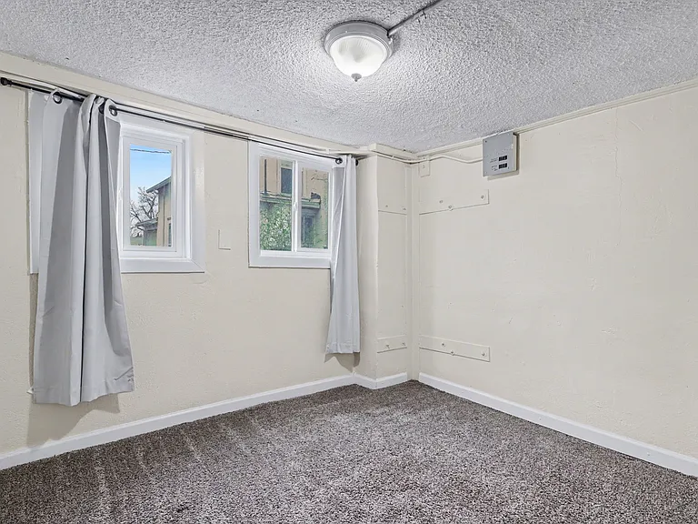 610 E Monument St — Photo 16