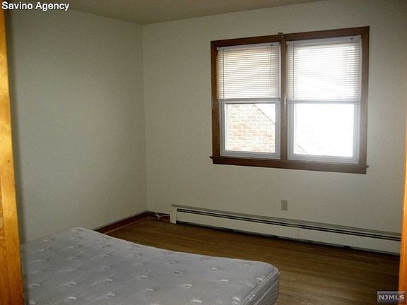 4th image of 158 Stover Ave