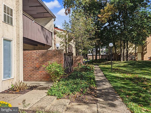 4th image of 2-36 Aspen Way #2-36