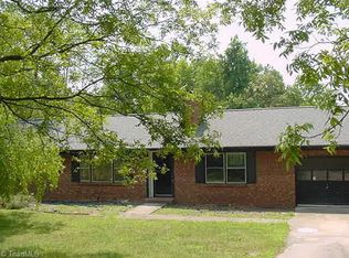 2700 Park Oak Dr, Clemmons, NC 27012