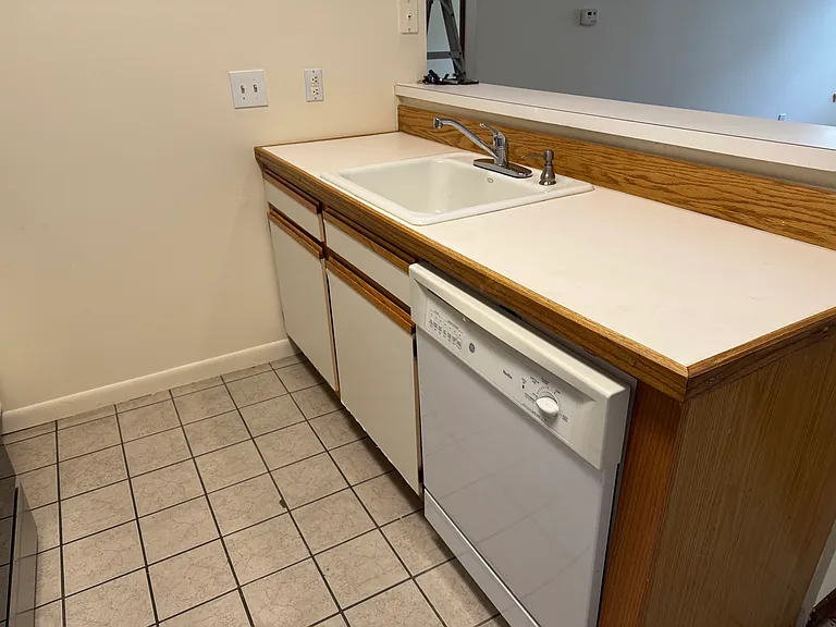 4 Meadow Ridge Rd #4 — Photo 9