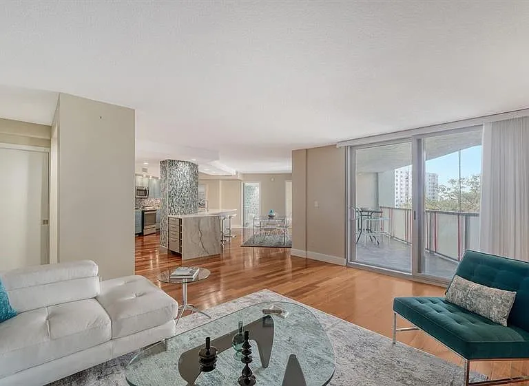 1111 N Gulfstream Ave #4E — Photo 3
