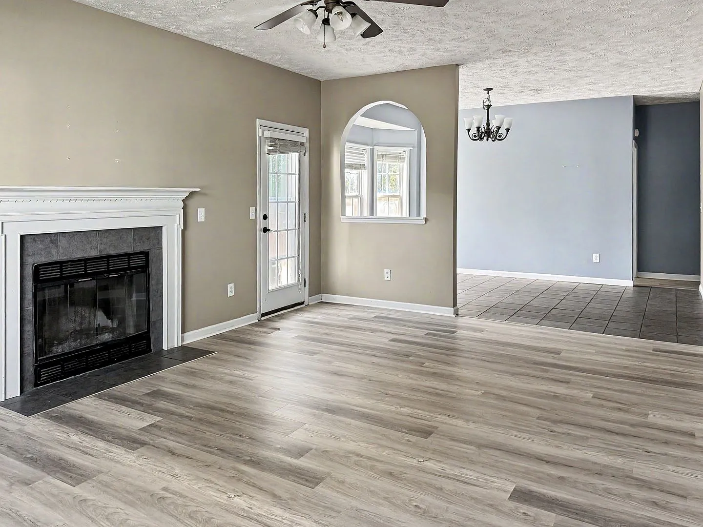 Spacious 4BR/3BA Home with Fenced Yard — Photo 3
