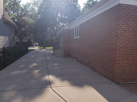 5th image of 973 S Fairfield Ave