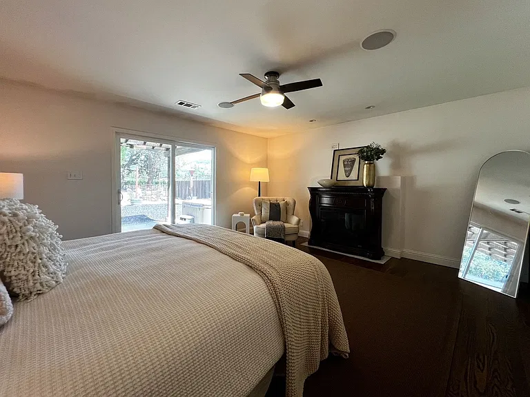 1022 Berry Ln — Photo 43