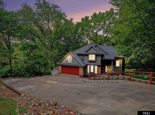 829 Hidden Hills Dr, Bellevue, NE 68005