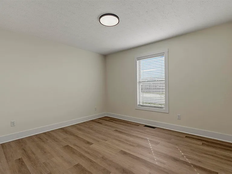498 Tundra Ave — Photo 18