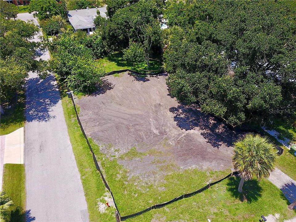 2nd image of 1635 S School