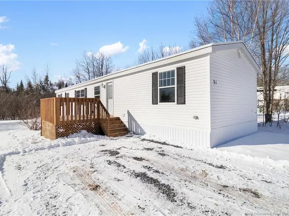 31 Peterson Ave, New Maryland, NB E3C 1P4