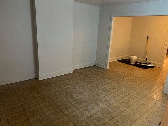 3rd image of 6 Eldert Ln