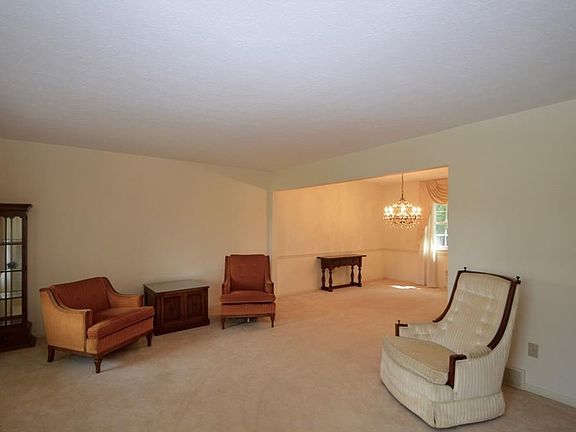 3rd image of 24633 Meadow Ln