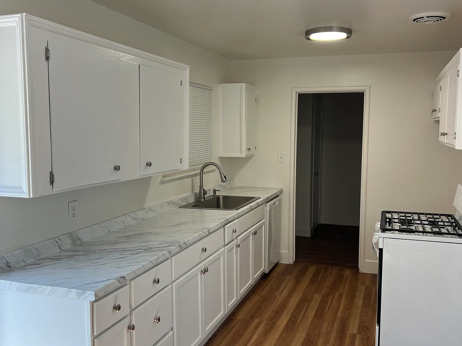 3 bed, 1152 sqft, $1,925 — Photo 2