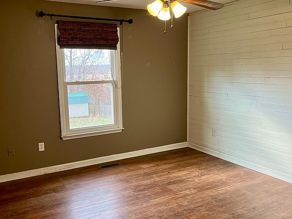 5th image of 120 Shady Oak Dr