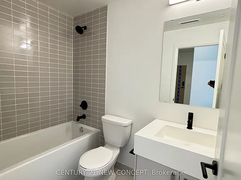 280 Dundas St W #915 — Photo 12