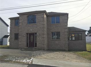 10 3rd St, Cecil, PA 15055