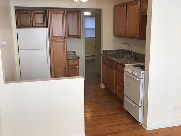 2nd image of 4423 N Ashland Ave APT 2E
