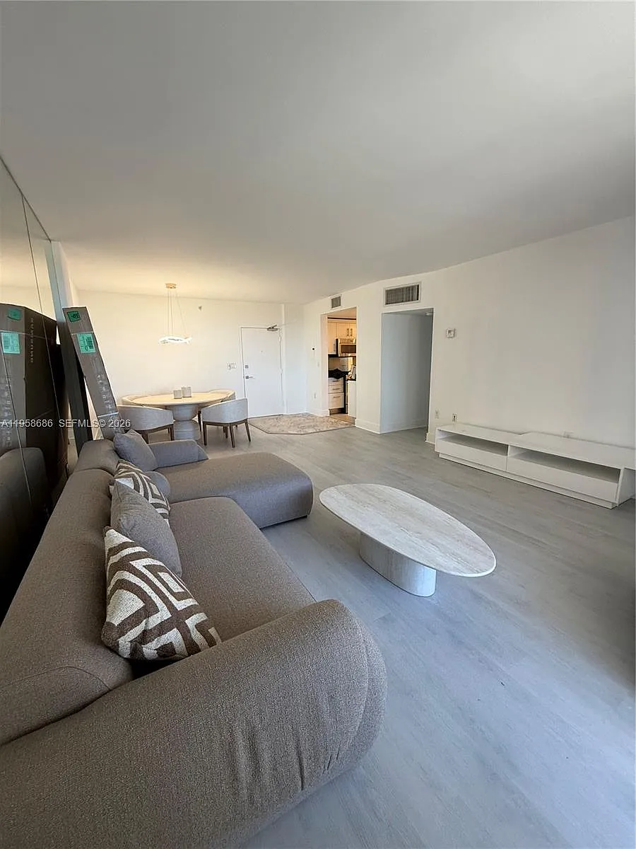 Building Photo - 10275 Collins Ave #420
